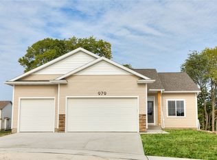 979 NE 64th Ave, Des Moines, IA 50313