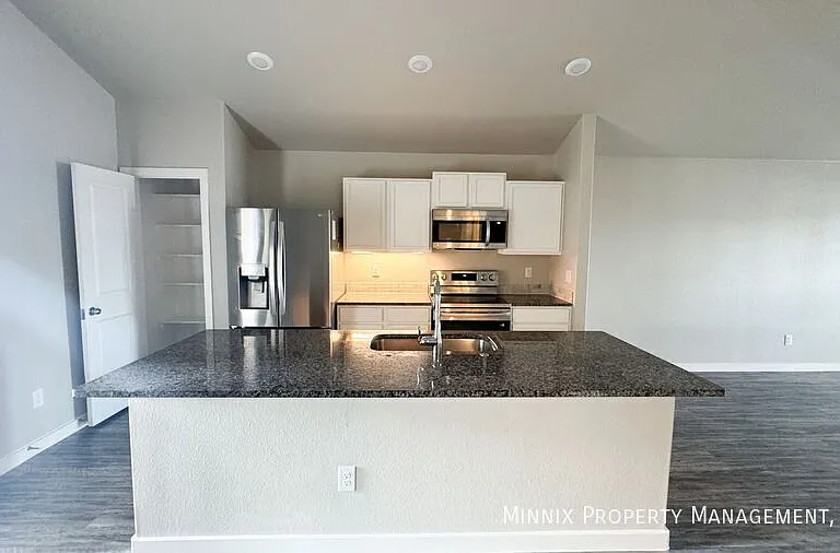 3219 Abbeville Ave — Photo 5