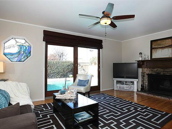 2nd image of 811 Cypress Ave