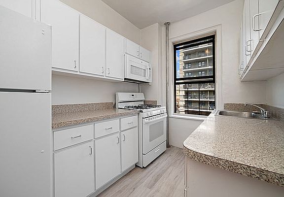3rd image of 612 W 178th St APT 57