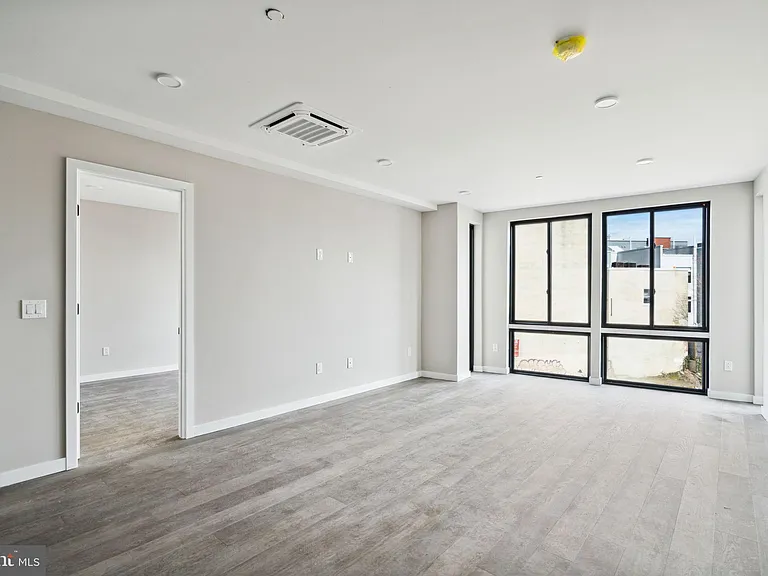 1648 Ridge Ave #401 — Photo 8
