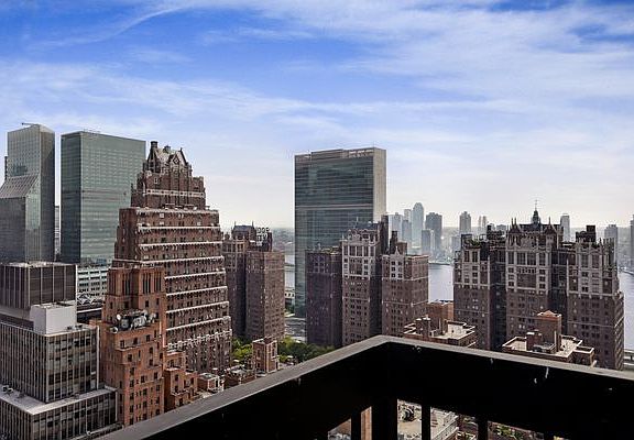 5th image of 250 E 40th St APT 33D