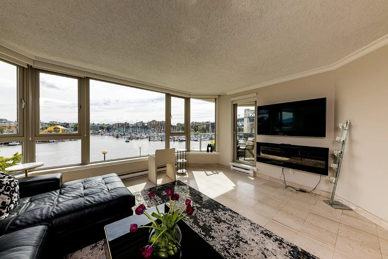 304 Hornby Street, Vancouver — Photo 3