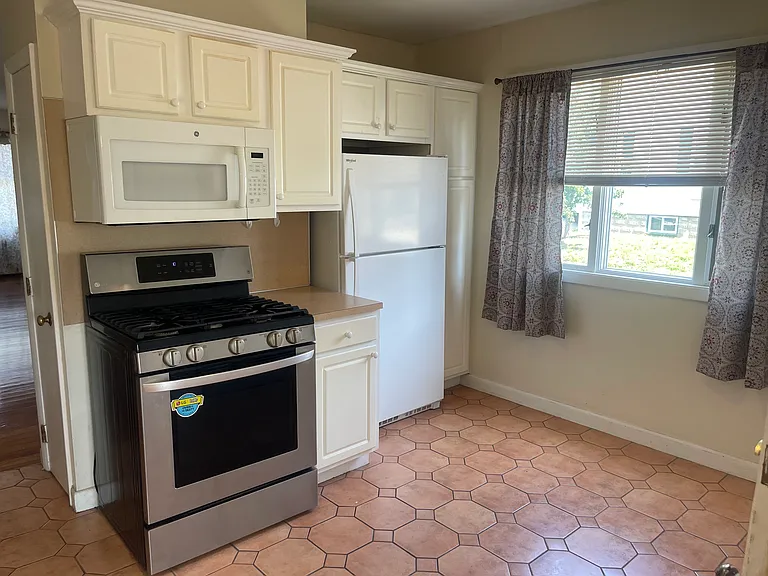 22 Sheffield Ave #1 — Photo 5