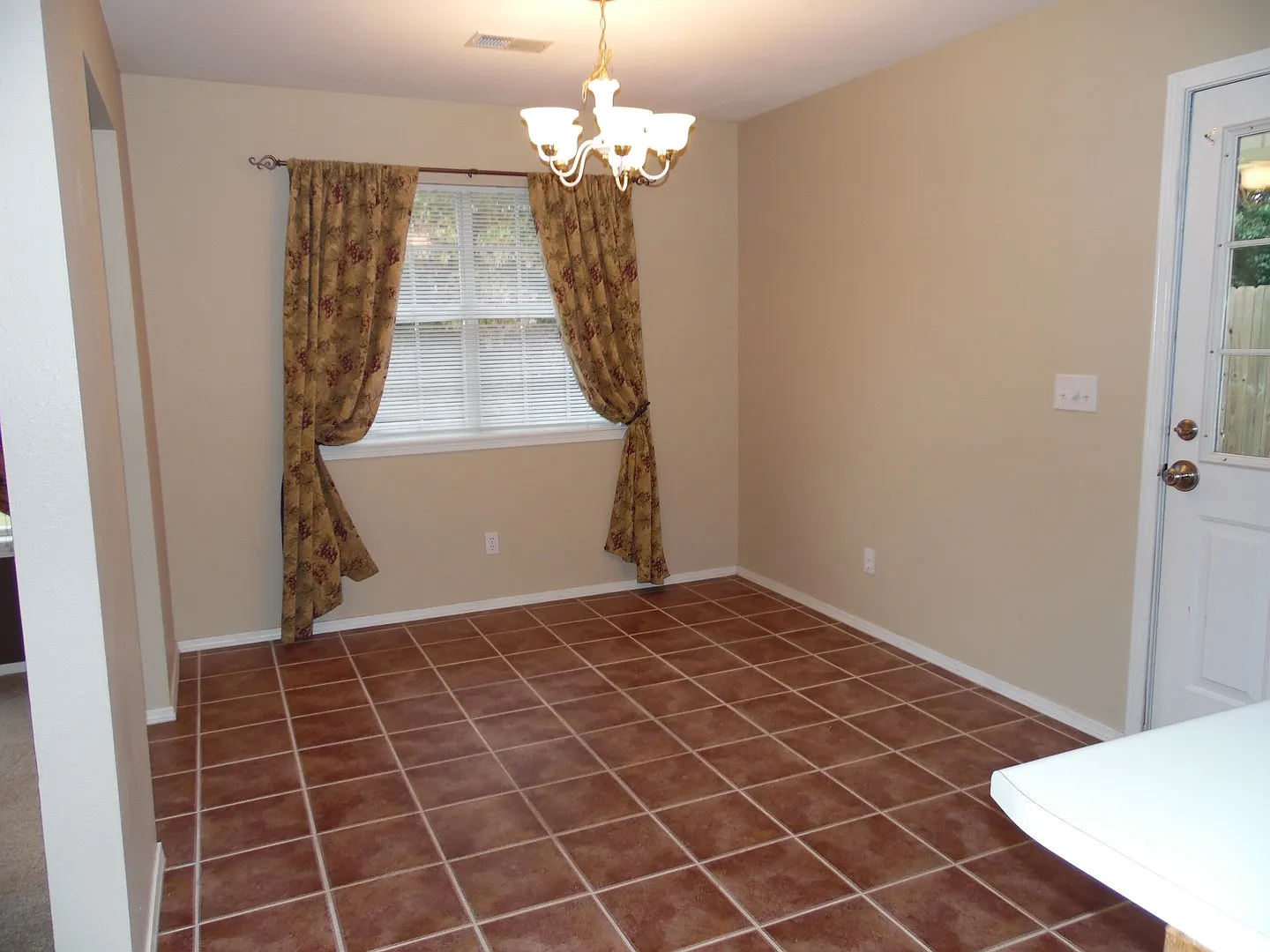 Great location in Bentonville — Photo 4