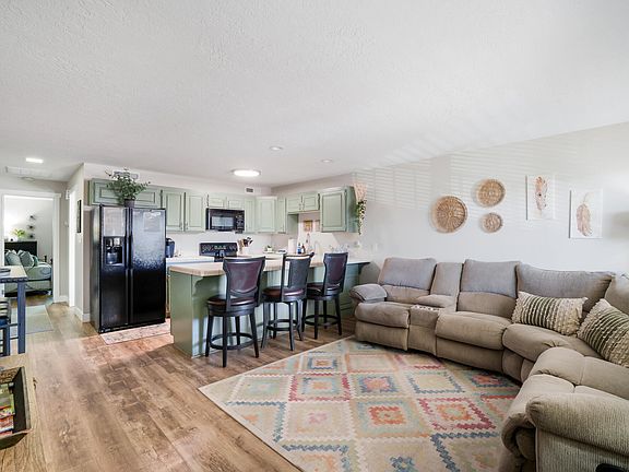 3rd image of 1845 W Canyon View Dr APT 1418