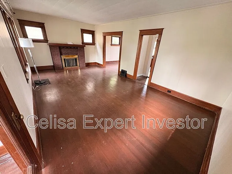 3221 S Harrison St — Photo 2