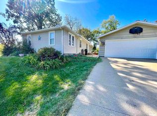 2304 N 12th St, Clinton, IA 52732