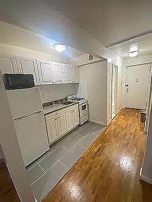 4th image of 329 E 63rd St #1