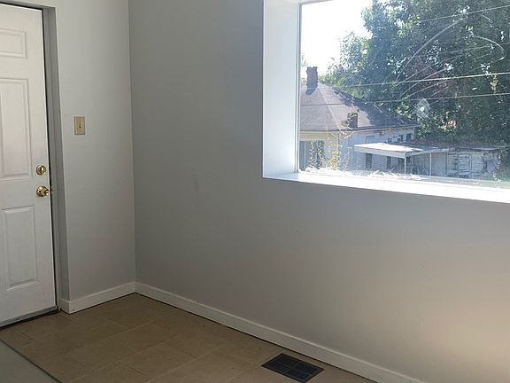 3rd image of 1317 Crawford St