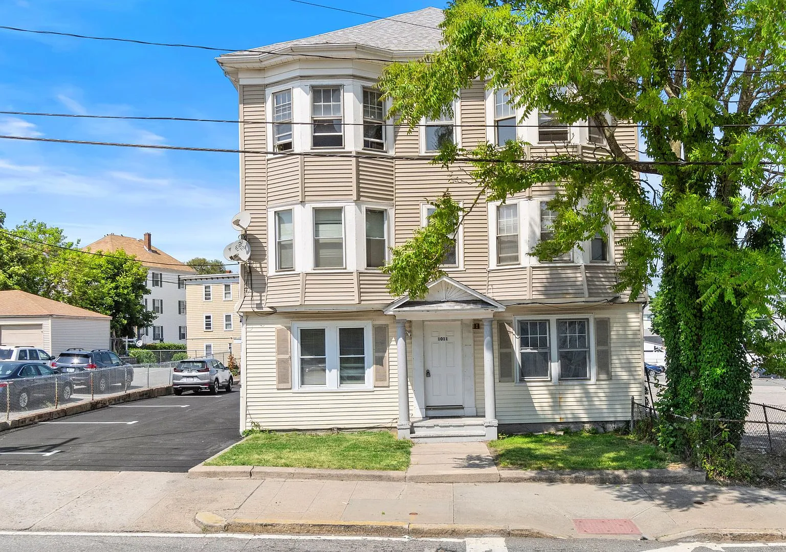 1011 Dexter Street — Photo 1