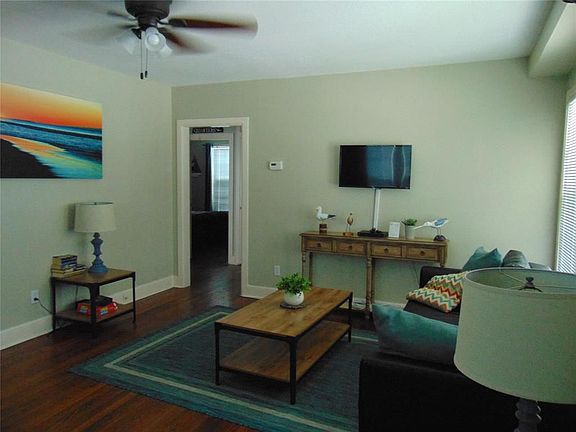 4th image of 1914 52nd St #1