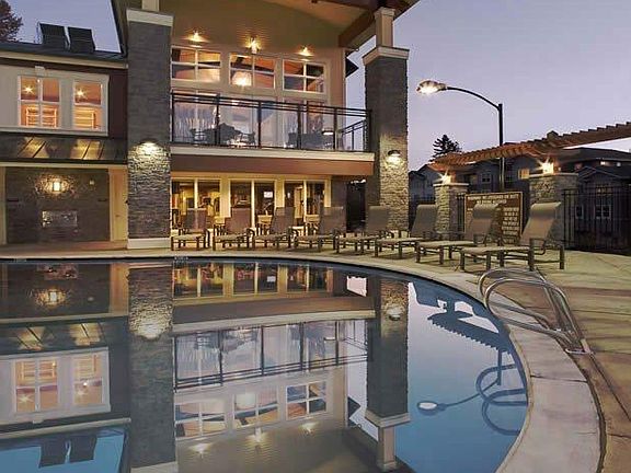 Pool / Leasing Office