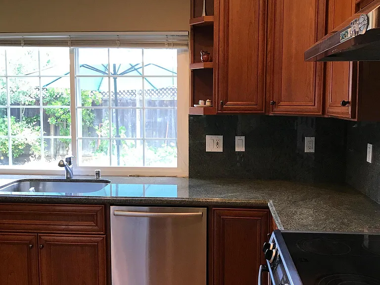 1082 Robbia Dr — Photo 8