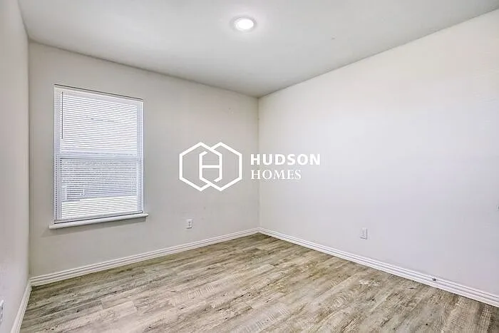 2912 Emma Ln — Photo 10