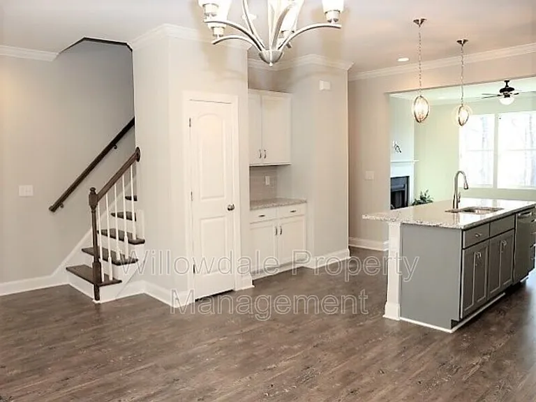 904 Laurel Gate Dr — Photo 5