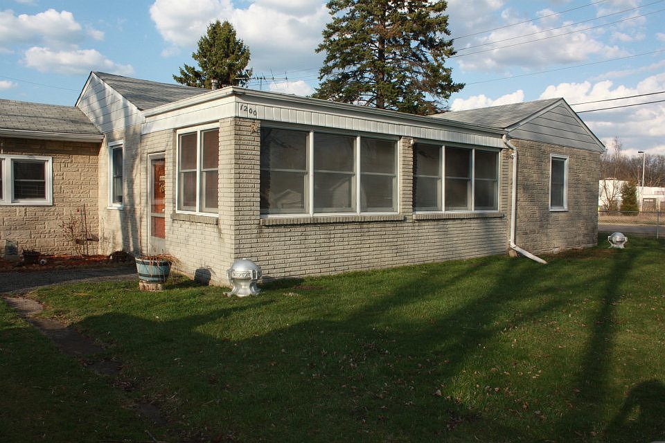 1st image of 1200 W 38th Ave