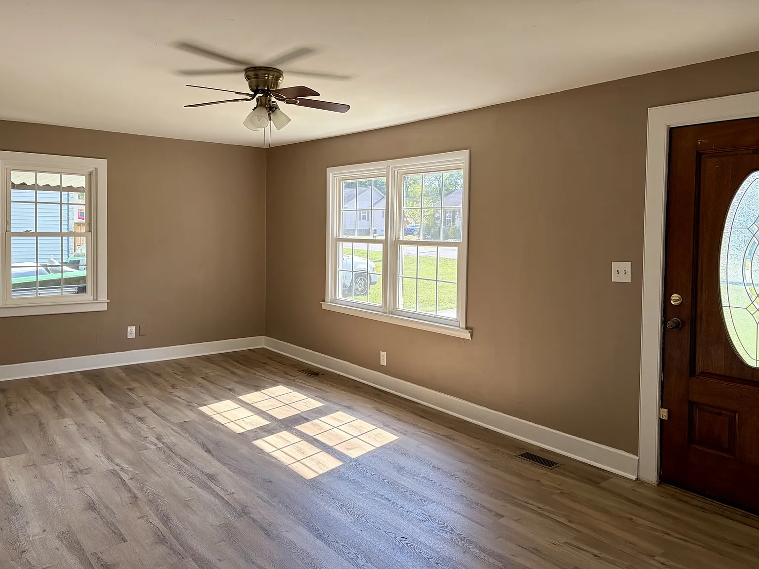 3 bed, 1.0 bath, 1020 sqft, $1,395 — Photo 3