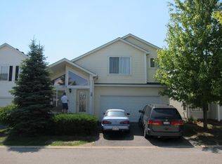 1757 Hazelnut Ln, Aurora, IL 60504
