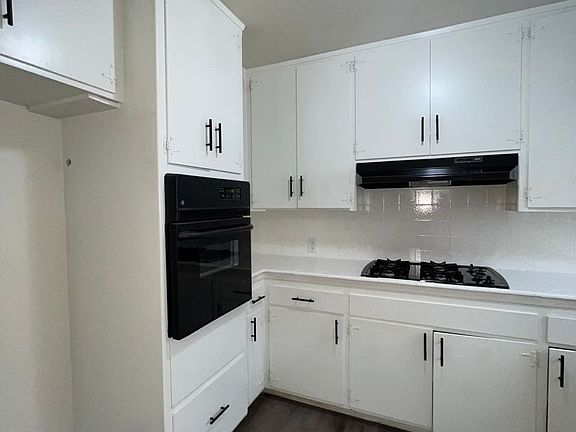 3rd image of 1211-1215 S Watson St