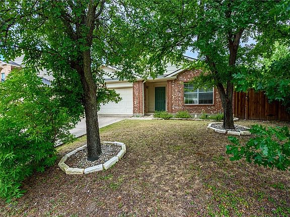 3rd image of 1109 Greenbend Dr