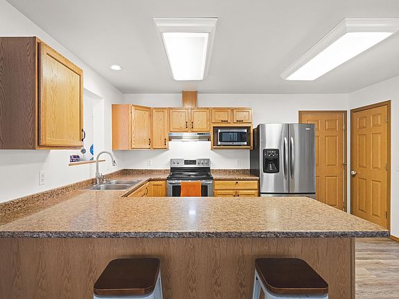 5th image of 770 Lakloey Dr