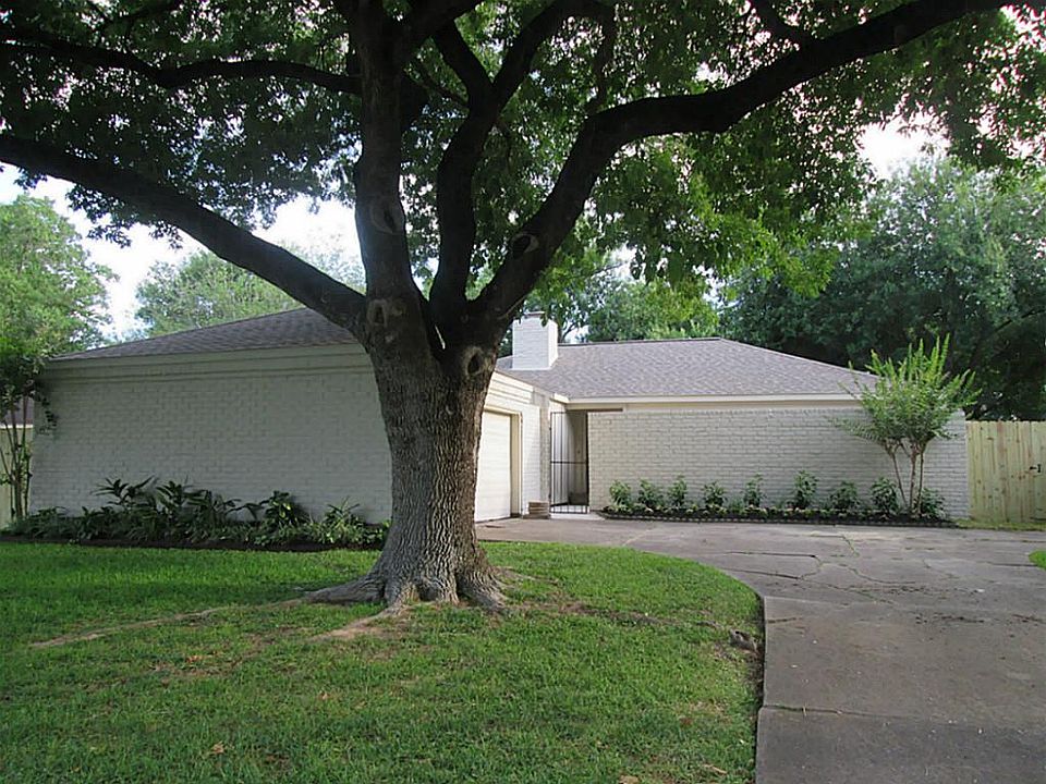 1st image of 2110 Round Lake Dr