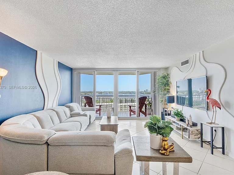 18031 Biscayne Blvd #1401 — Photo 3