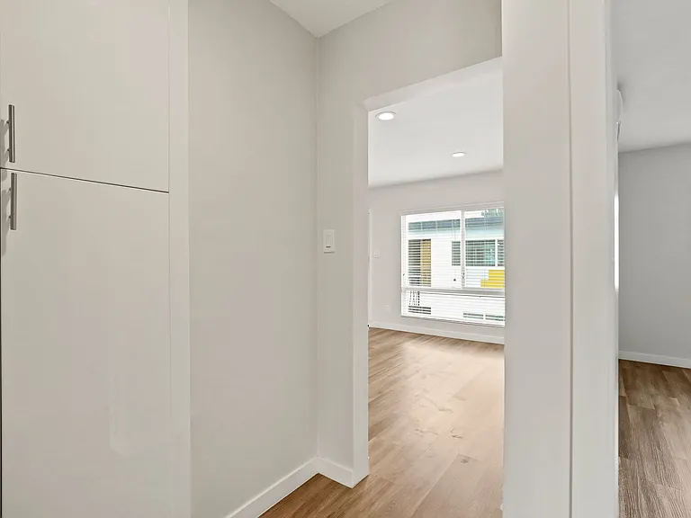 1358 W 36th St — Photo 29
