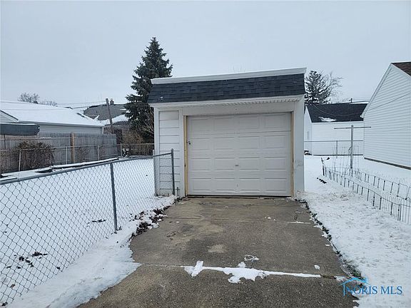 5th image of 2747 104th St