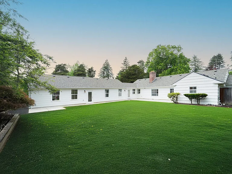 Brentwood House — Photo 3