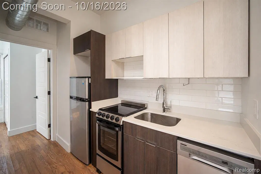1 bed, 1.0 bath, 1050 sqft, $1,199 — Photo 1