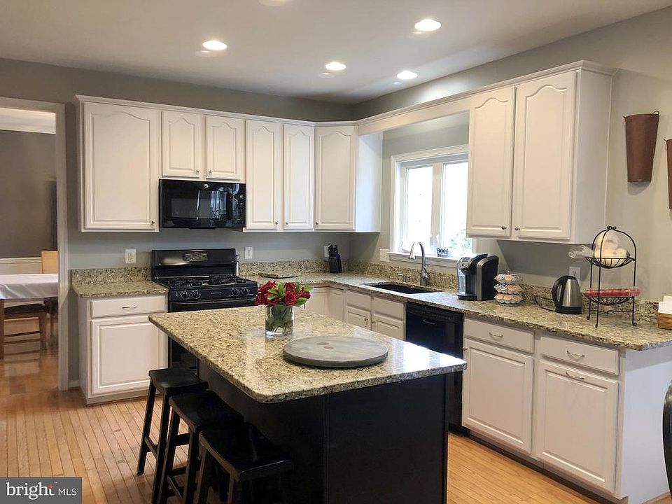 2nd image of 804 Casla Ct SE