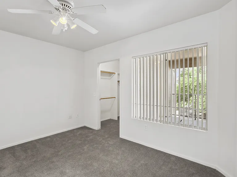 The Village at Sun Valley Apartments — Photo 35