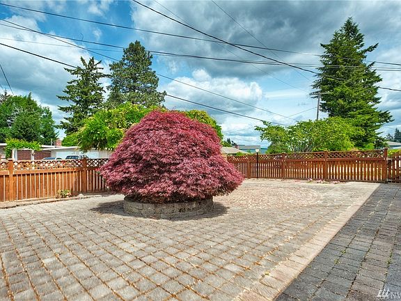 5th image of 1049 158th Pl SE