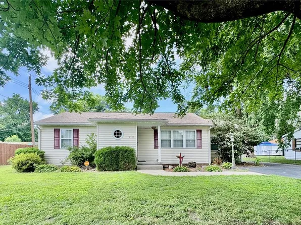 5513 Pontiac Dr, Fairview Heights, IL 62208
