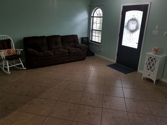 3rd image of 1490 Rosewood Dr