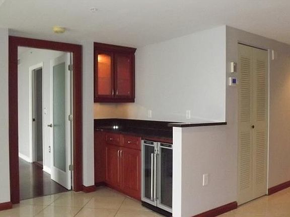 5th image of 670 Island Way APT 706