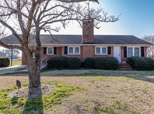 1296 Country Club Rd, Mount Olive, NC 28365