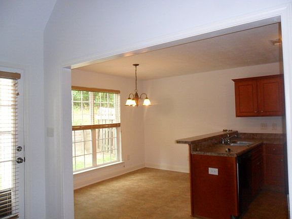 5th image of 2905 Aylesbury Dr