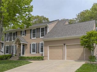 6637 Oak Ridge Dr, Shawnee, KS 66217