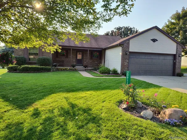 30911 Bramley Cir, New Hudson, MI 48165