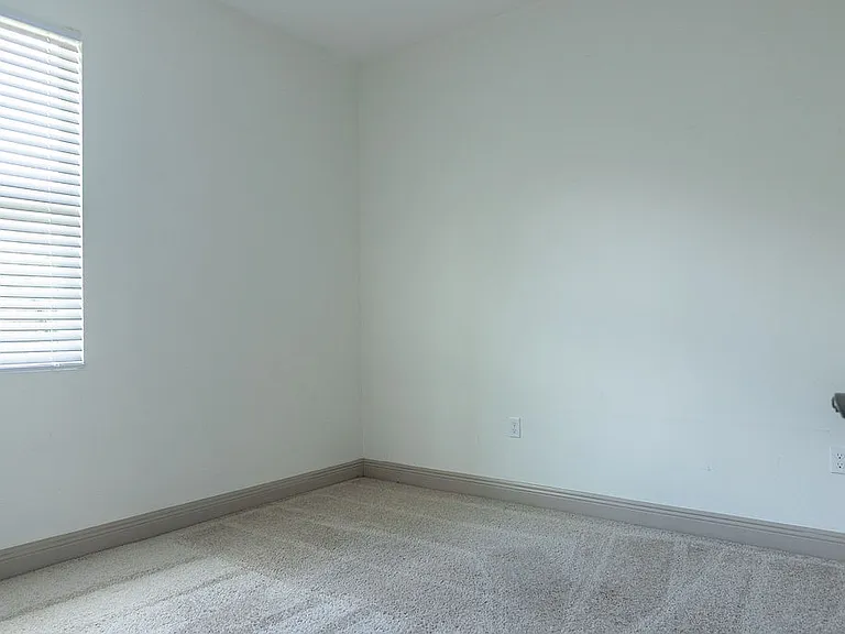 231 N Julia Ave — Photo 7