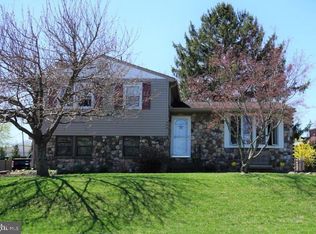 425 Macoby St, Pennsburg, PA 18073