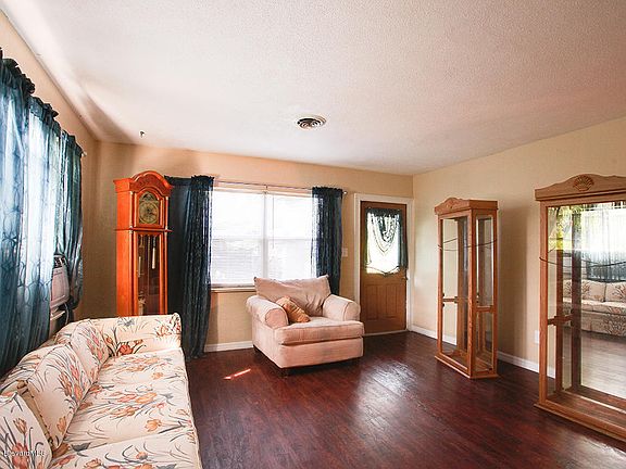 3rd image of 508 Linda Ln