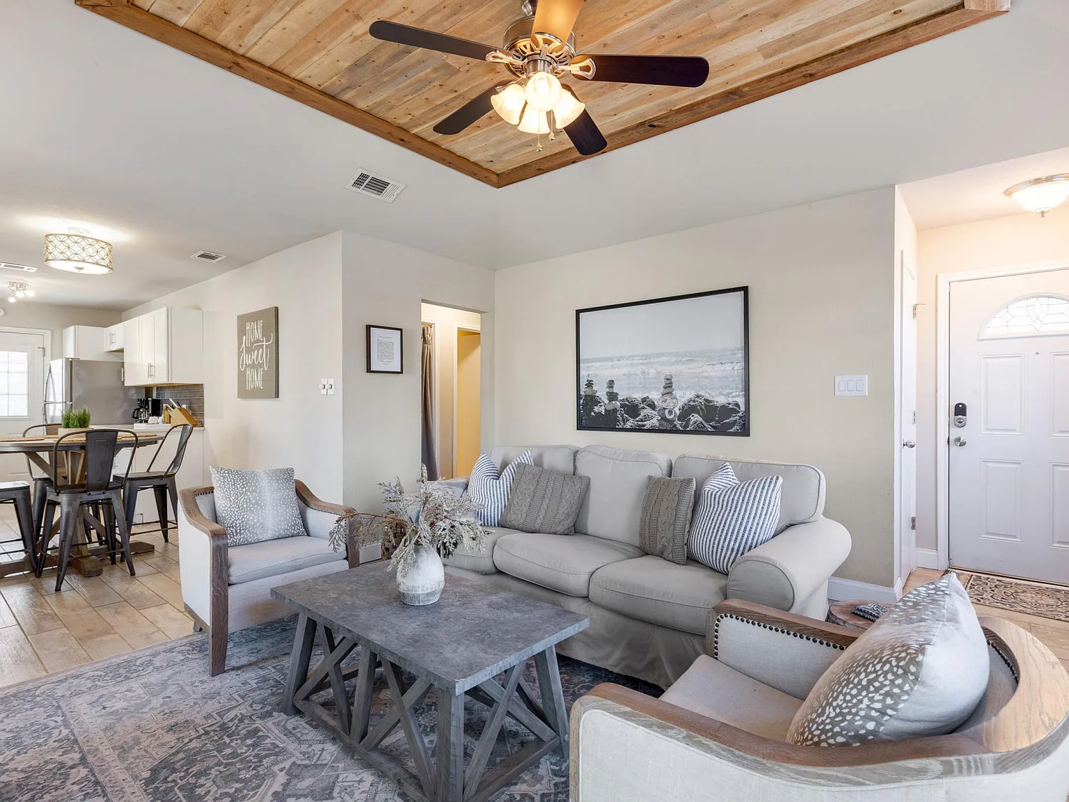2918 Clover Ln — Photo 3