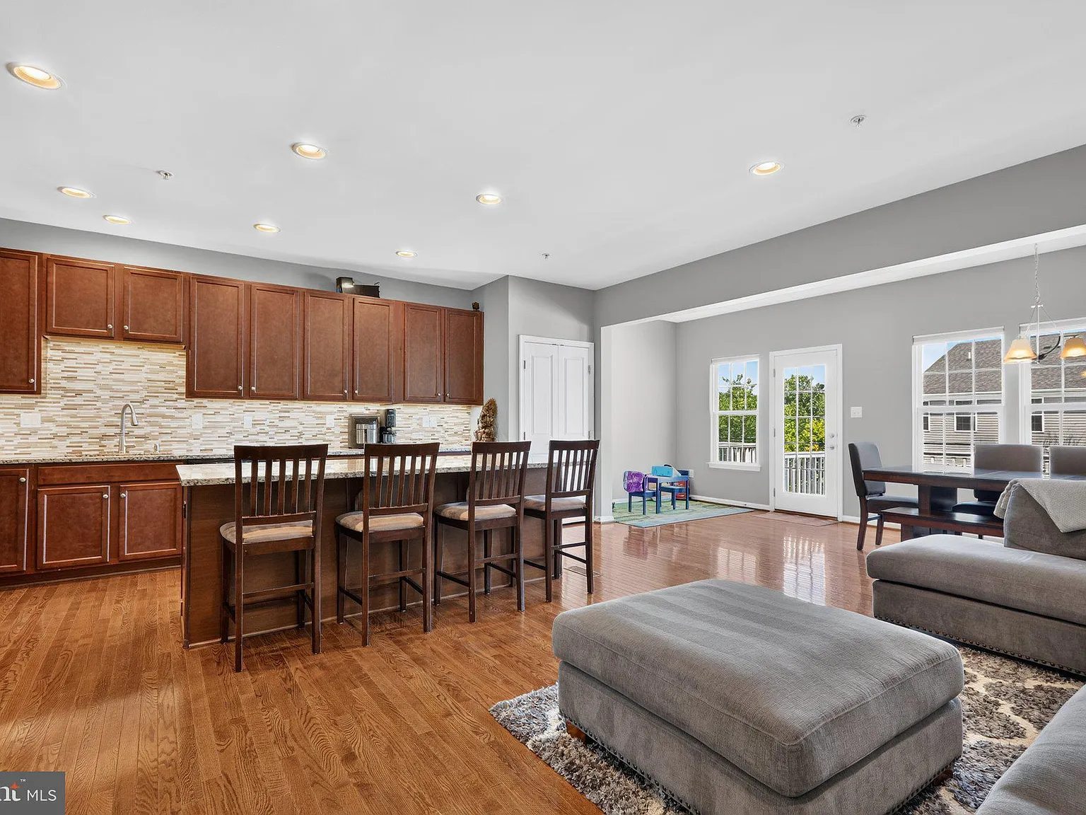 3 bed, 2.5 bath, 2156 sqft, $3,000 — Photo 3