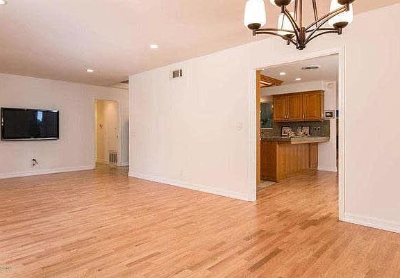 5th image of 495 Heidelberg Ave