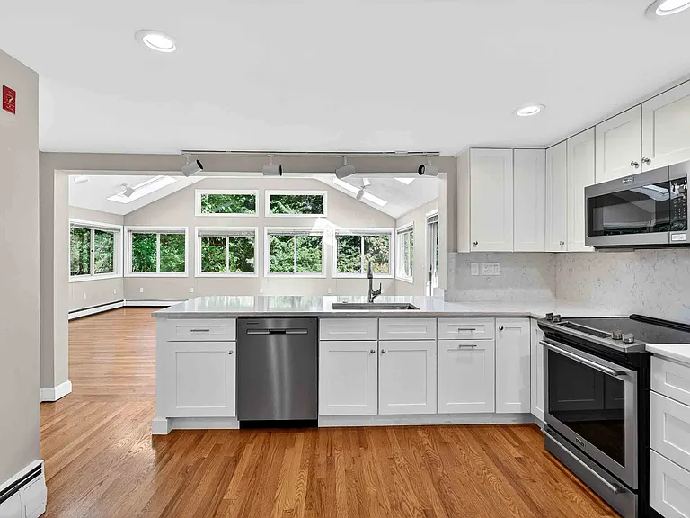 30 Fairbanks Rd — Photo 14