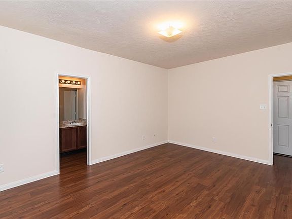 5th image of 9723 Floria Ct
